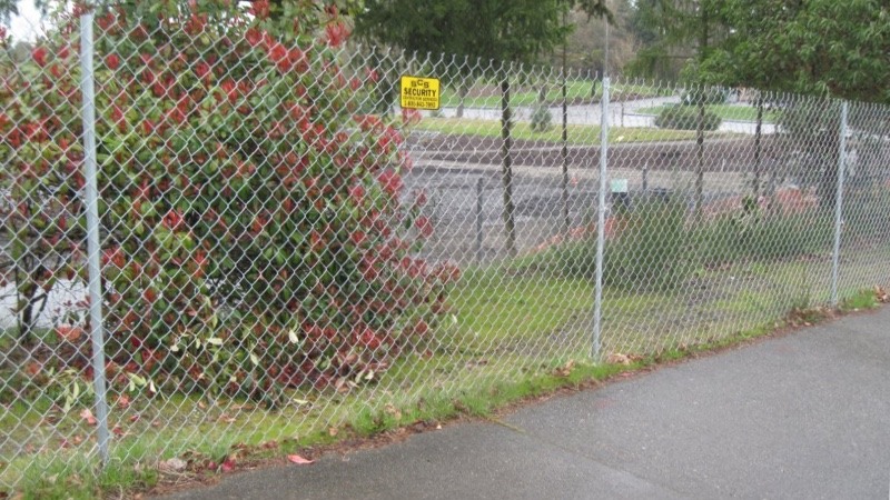 Driven-port fencing in field